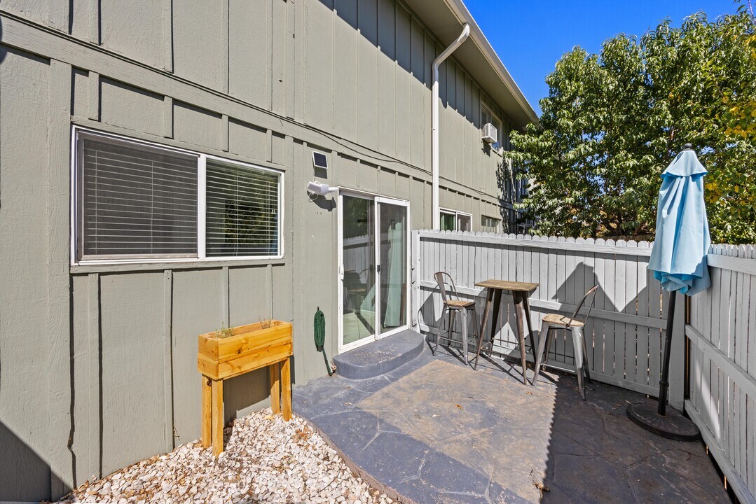 1615 Cottonwood Dr in Louisville, CO - Building Photo