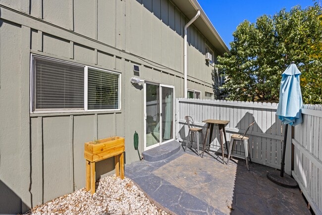 property at 1615 Cottonwood Dr