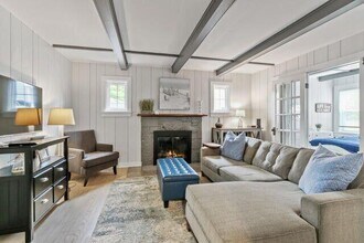 3 Geneva Ln in Fontana, WI - Building Photo - Building Photo