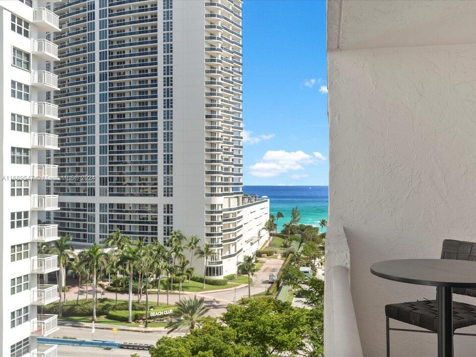 1865 S Ocean Dr, Unit 10C in Hallandale Beach, FL - Foto de edificio