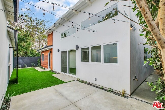 2723 Burkshire Ave in Los Angeles, CA - Building Photo - Building Photo