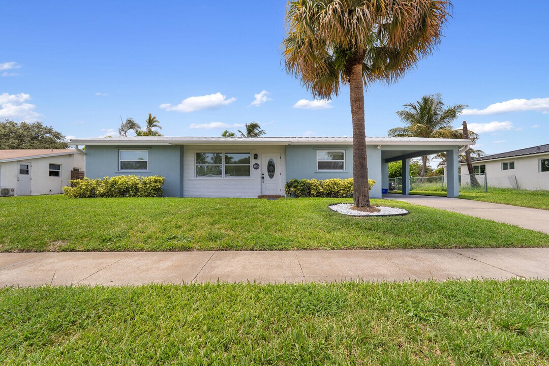 204 Circle E in Jupiter, FL - Building Photo