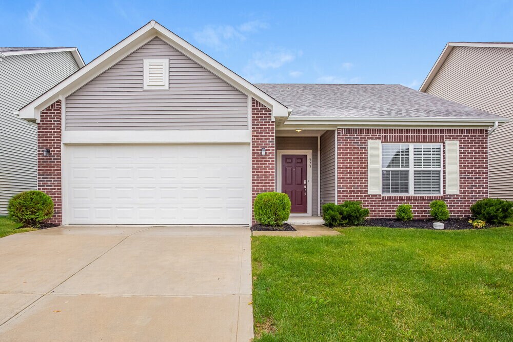 573 Farnham Dr in Westfield, IN - Building Photo