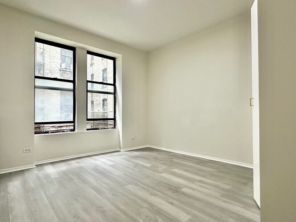 209 W 108th St in New York, NY - Building Photo