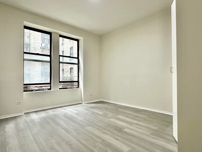 209 W 108th St
