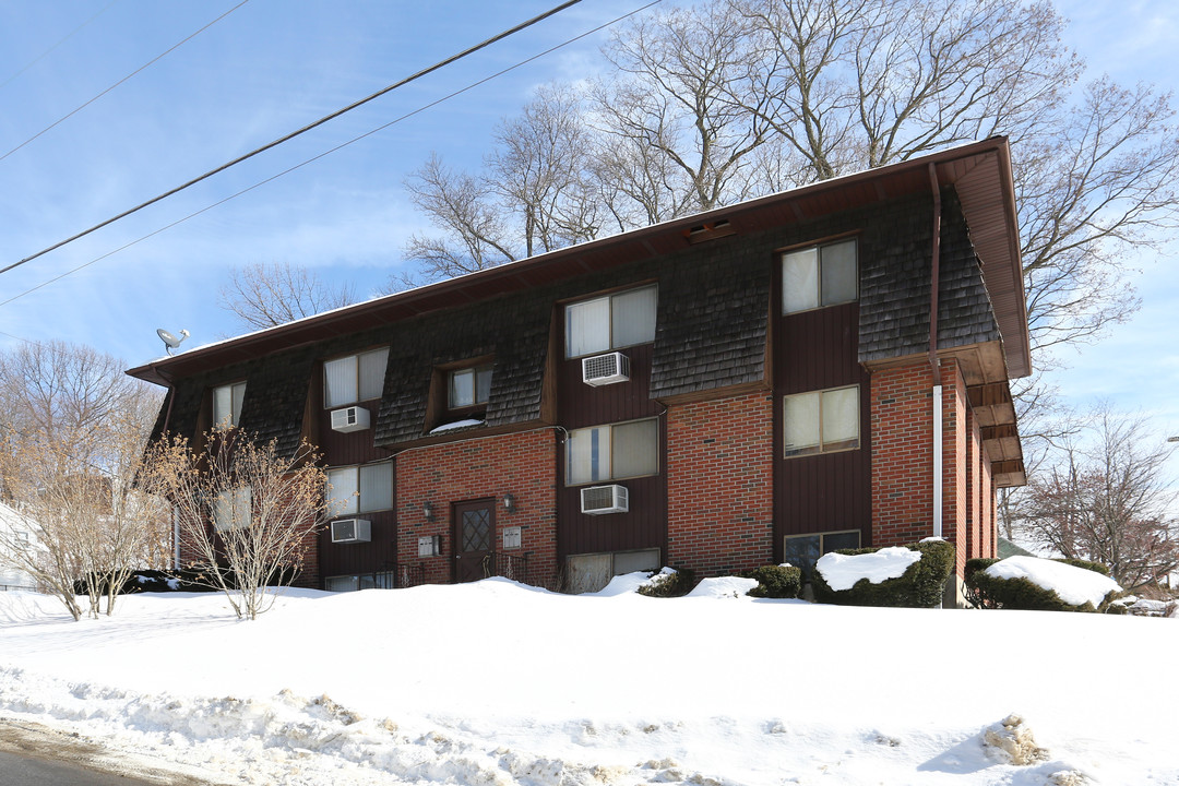 4 Oldham Ave in Waterbury, CT - Building Photo