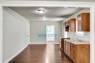 2926 Carpenter Ave in Dallas, TX - Building Photo - Building Photo