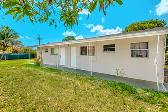 1870 Gardenia Rd in Plantation, FL - Building Photo - Building Photo