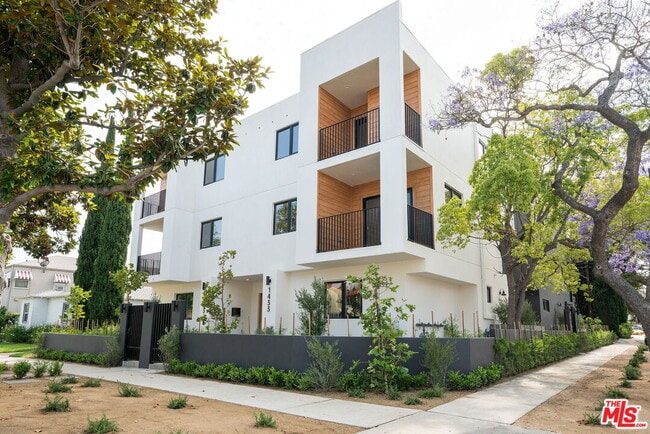 property at 1433 S Crescent Heights Blvd