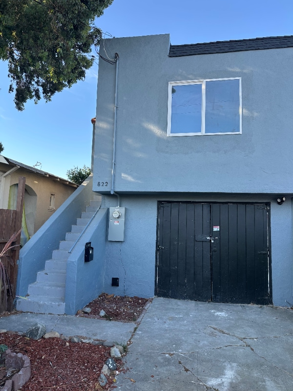 property at 822 E 11th St