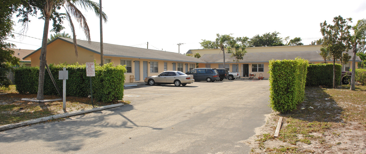 Triangle Apartments in Pompano Beach, FL - Building Photo