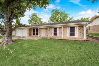 1812 Ravenswood Dr N in Bedford, TX - Building Photo - Building Photo