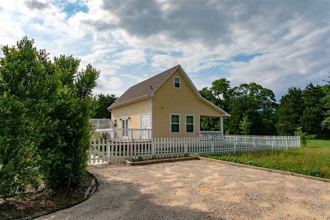 404 N Meyersville Rd in Brenham, TX - Building Photo - Building Photo