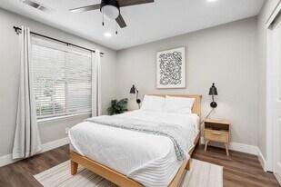 9178 N Woodlawn Dr, Unit Room A in Fresno, CA - Building Photo