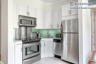 210 W 70th St in New York, NY - Building Photo - Building Photo