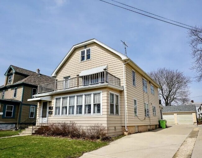 918 N Spring St, Unit Upper Unit