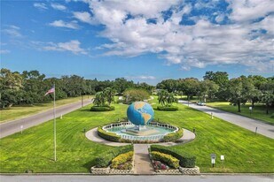 2294 Belgian Ln, Unit 30 in Clearwater, FL - Building Photo