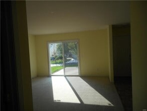 219 Hawksbury Pl in O'Fallon, MO - Building Photo - Building Photo