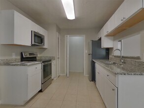 6922 Clee Ln in Spring, TX - Foto de edificio - Building Photo