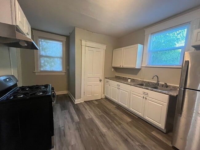 3666 Glenway Ave in Cincinnati, OH - Building Photo - Building Photo