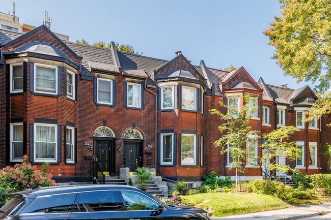 236 Redfern Av