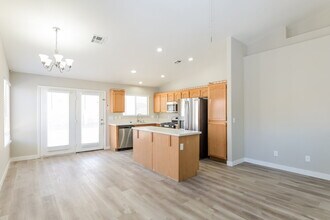 1283 Silver Knoll Ave in Las Vegas, NV - Foto de edificio - Building Photo