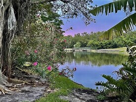 53 Woodland Dr in Vero Beach, FL - Building Photo