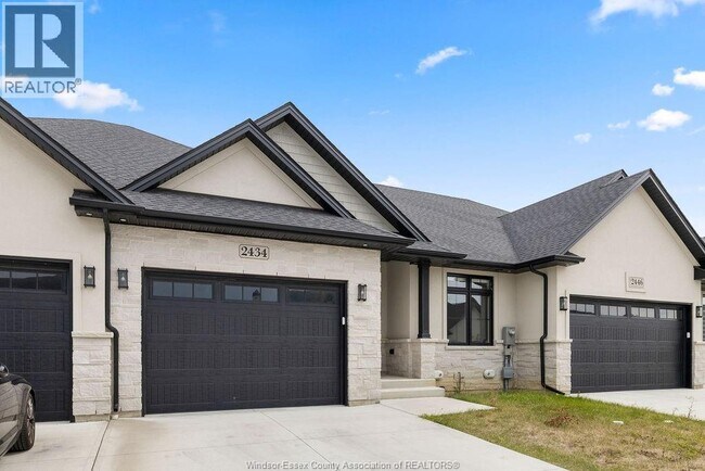 2434 Barkley Ave in Windsor, ON - Building Photo - Building Photo
