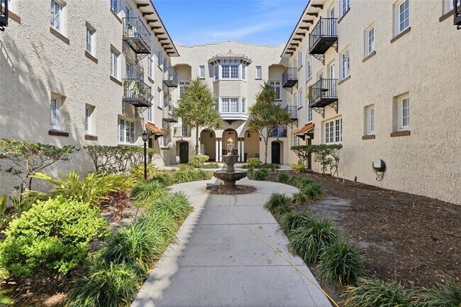 2117 W Dekle Ave in Tampa, FL - Building Photo - Building Photo