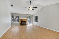 12905 Odie Ln in Austin, TX - Foto de edificio - Building Photo