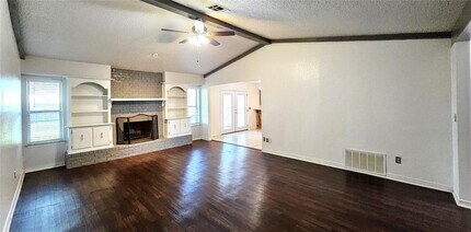 1116 NE 4th St in Moore, OK - Building Photo - Building Photo