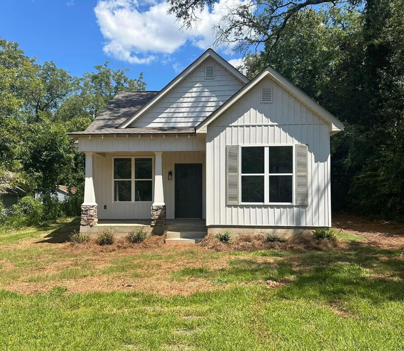 407 Spring St in Washington, GA - Building Photo