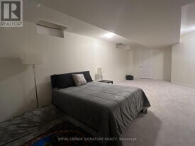 2147 Hallandale St in Oshawa, ON - Building Photo