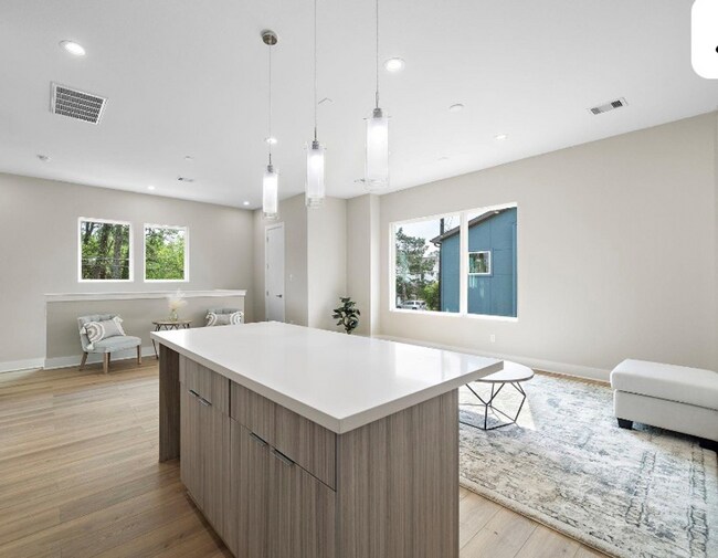 8318 Curry Rd in Houston, TX - Building Photo - Building Photo