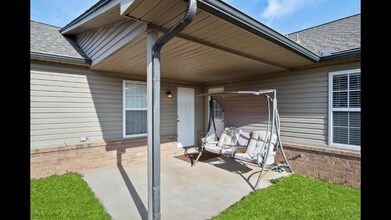 12329 N 108th E Ave in Collinsville, OK - Foto de edificio - Building Photo