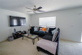 10561 Laguna Plains Dr in Riverview, FL - Building Photo - Building Photo