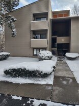 153 Watertree Dr in East Syracuse, NY - Building Photo