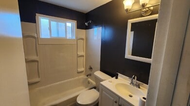 76 Mallory Rd, Unit 1 in Tonawanda, NY - Building Photo - Building Photo