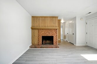 629 Ocean Lakes Dr in Virginia Beach, VA - Building Photo - Building Photo