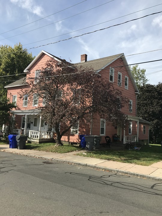 9 Asnuntuck St, Unit 7 in Enfield, CT - Building Photo