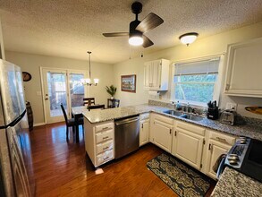 27036 Fahleh Cove in Tega Cay, SC - Foto de edificio - Building Photo