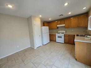 9542 Glen Iris St in Las Vegas, NV - Foto de edificio - Building Photo