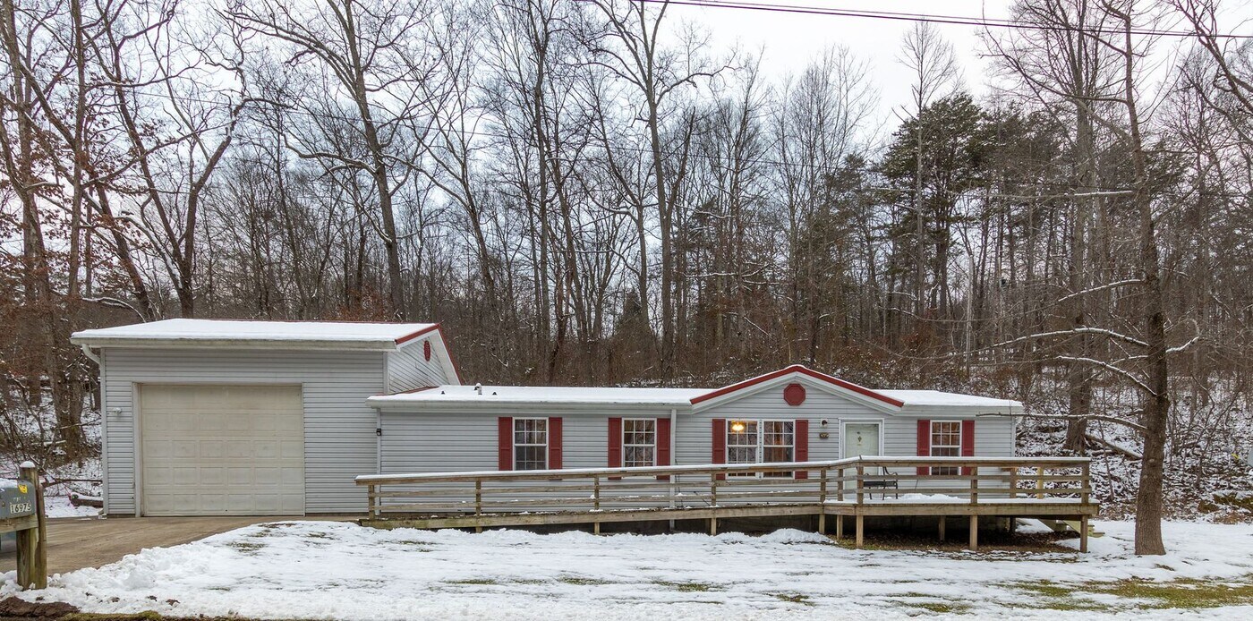 16975 Harble Griffith Rd in Logan, OH - Building Photo