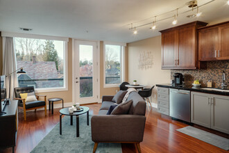 838 SE 38th Ave, Unit 304 in Portland, OR - Building Photo - Building Photo