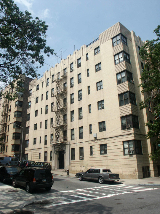 185 E 159th St in Bronx, NY - Building Photo