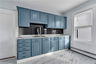 135 Illinois St in Central Falls, RI - Foto de edificio - Building Photo