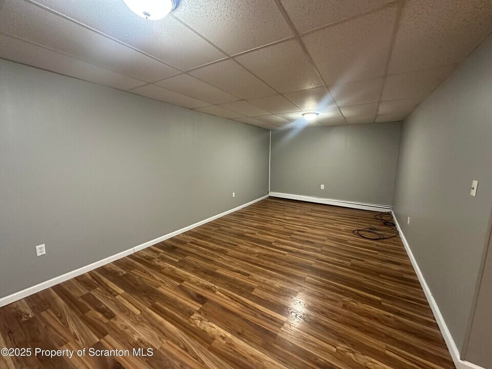 240 Grove St in Clarks Summit, PA - Building Photo