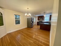 308 Russett Rd, Unit 1 in Chestnut Hill, MA - Foto de edificio - Building Photo