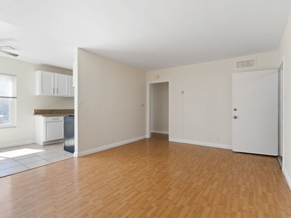 731 Orange Ave, Unit 14 in Long Beach, CA - Building Photo