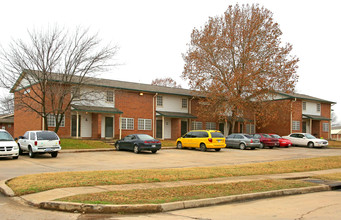 East Central Village in Tulsa, OK - Foto de edificio - Building Photo